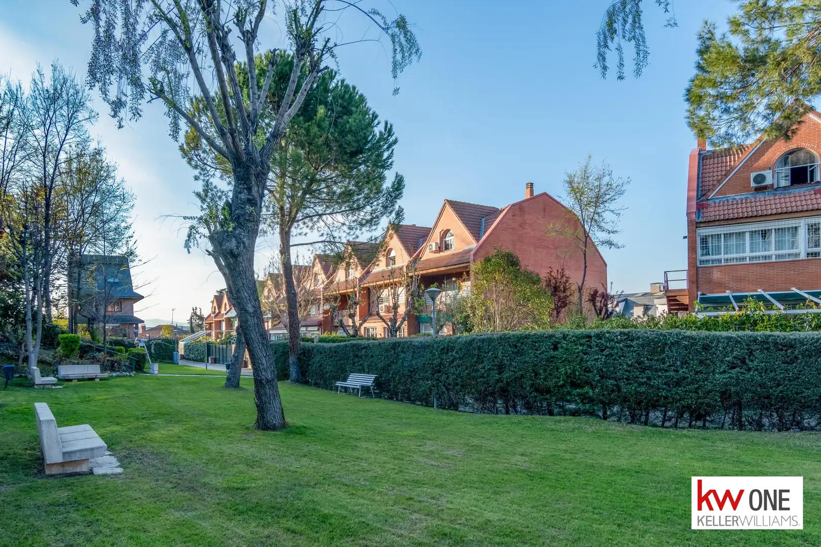Vista exterior de Casa adosada de alquiler en Pozuelo de Alarcón con Aire acondicionado, Calefacción y Jardín privado