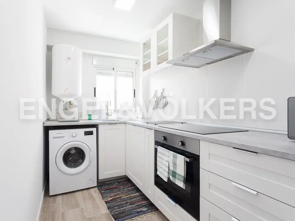 Kitchen of Flat for rent in Valencia  with Air Conditioner, Heating and Parquet flooring