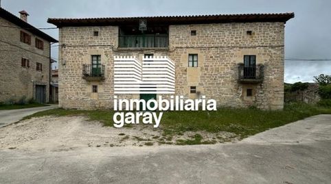 CASA DE PIEDRA EN EL VALLE DE LOSA