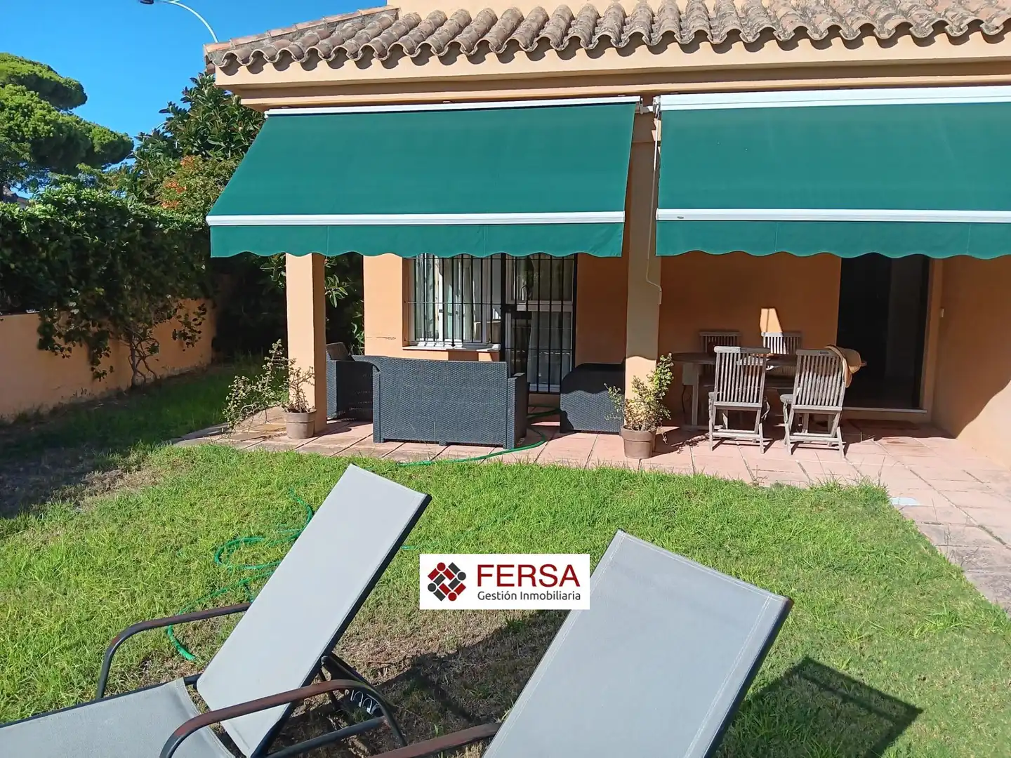Doppelhaushälfte mit Pool zur Miete in Vistahermosa - Fuentebravía