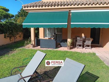 Maison jumelée avec piscine à louer à Vistahermosa - Fuentebravía