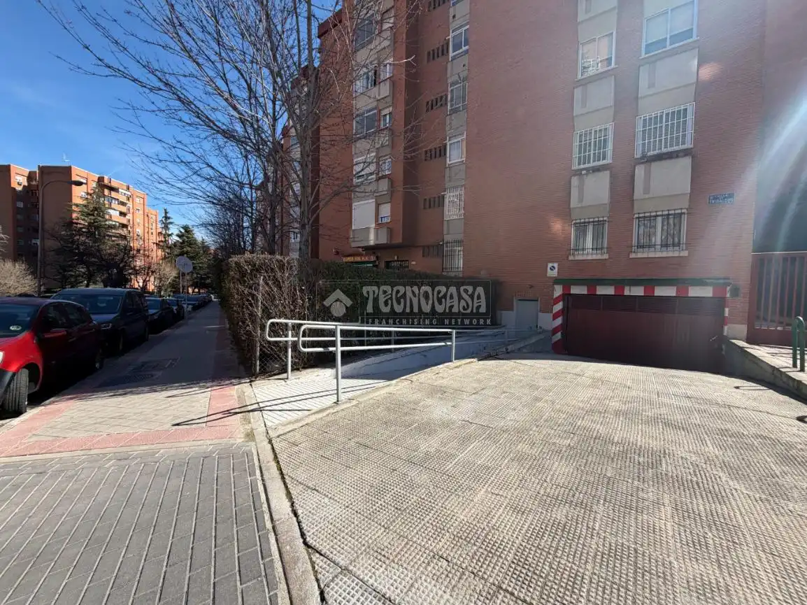 Vista exterior de Garaje en venta en Madrid