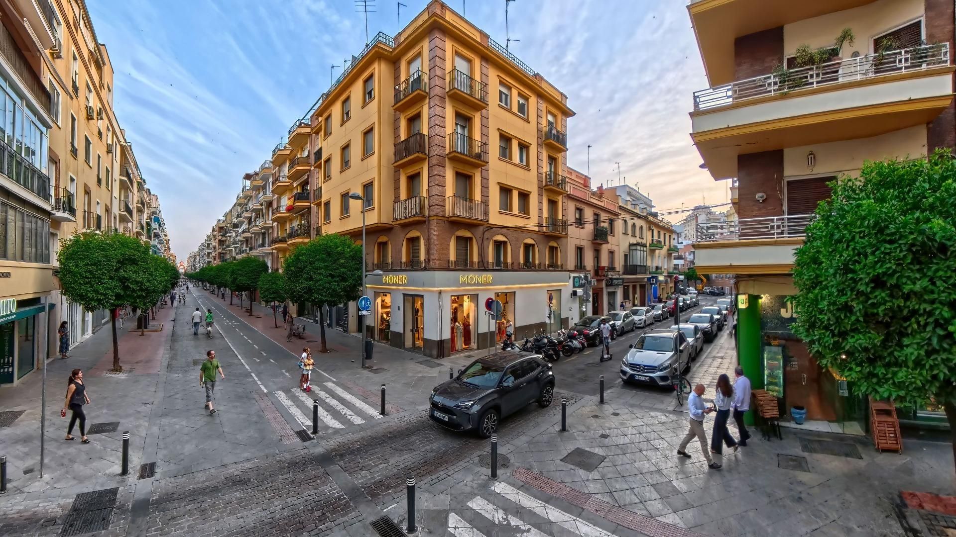 Exterior view of Flat for sale in  Sevilla Capital  with Air Conditioner and Storage room