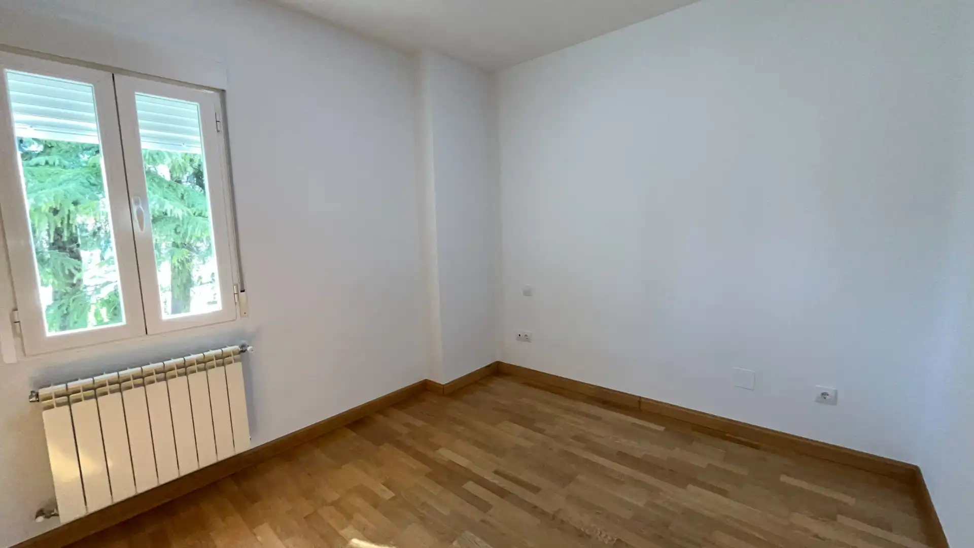 Dormitori de Casa adosada de lloguer en Aldea del Fresno amb Aire condicionat, Calefacció i Parquet