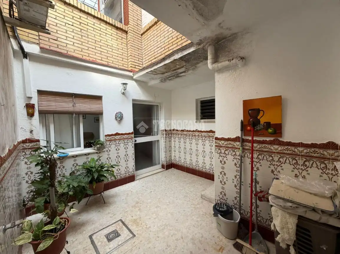 Exterior view of Houses for sale in Sevilla  with Terrace and Balcony