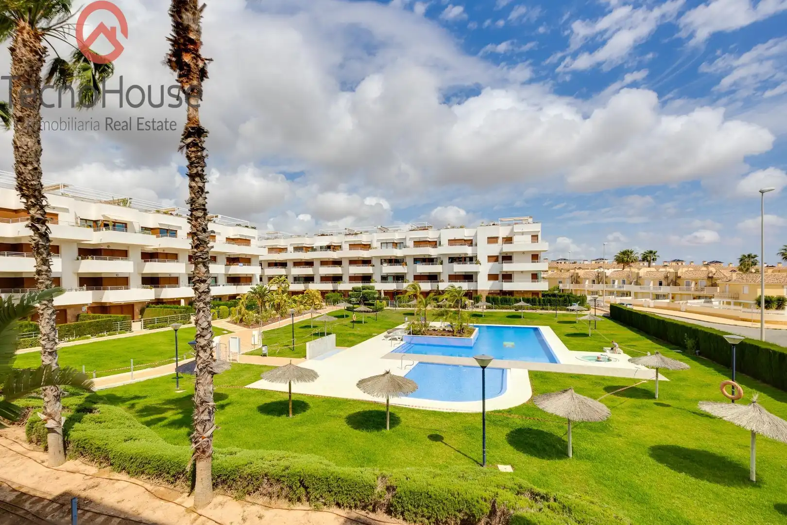 Vista exterior de Apartament en venda en Orihuela amb Aire condicionat, Calefacció i Jardí privat