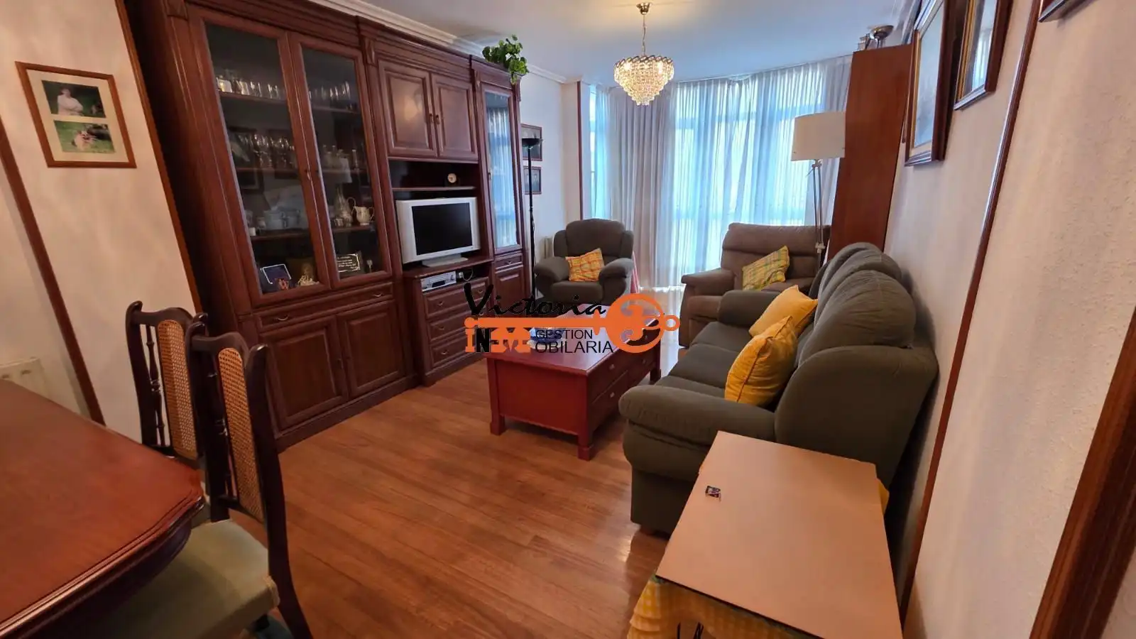 Sala d'estar de Pis en venda en Castro-Urdiales amb Calefacció