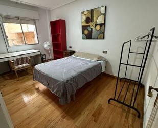 Dormitori de Apartament per a compartir en  Murcia Capital amb Moblat, Forn i Rentadora