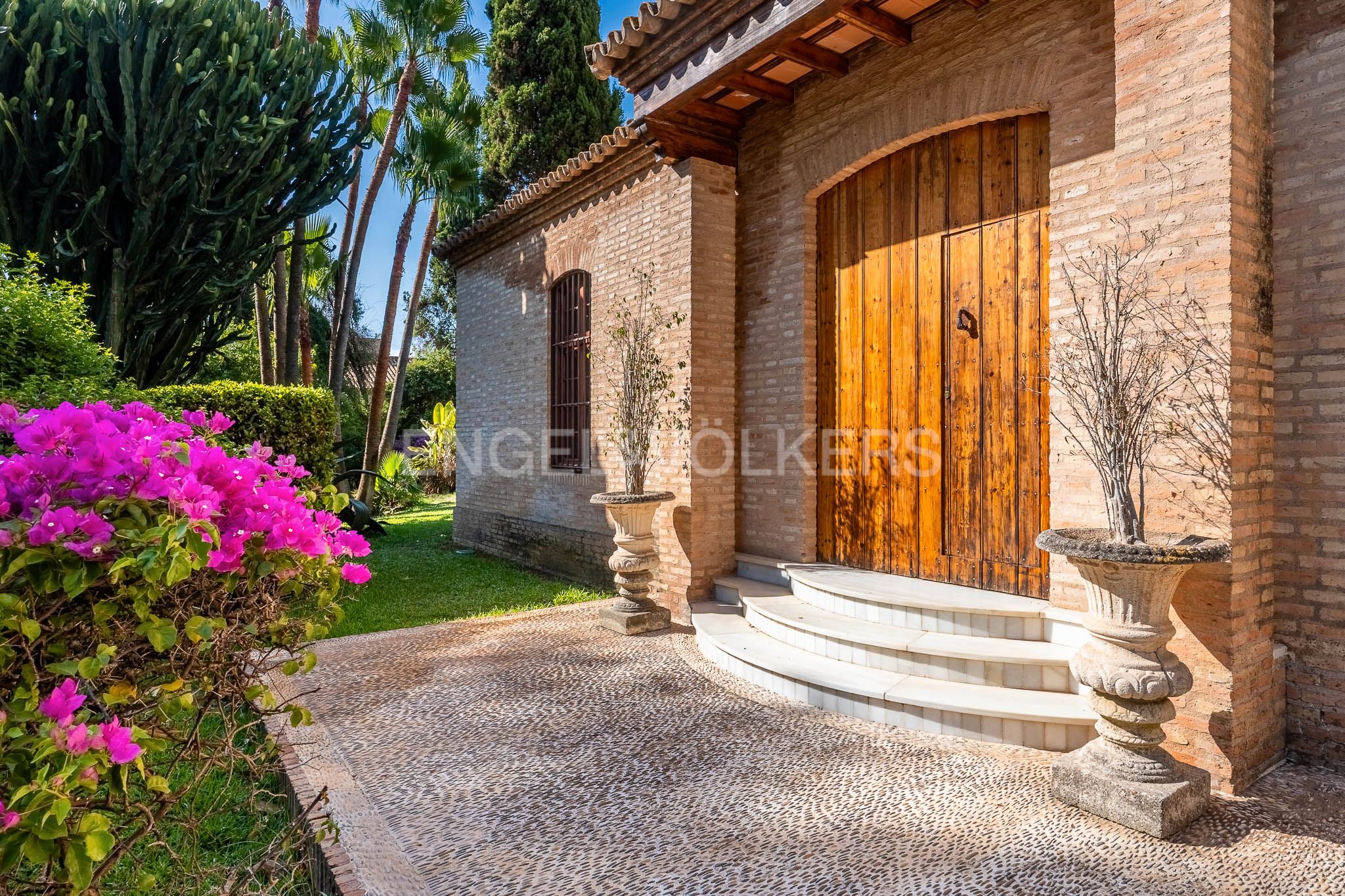 Exterior view of House or chalet for sale in Valencina de la Concepción  with Heating, Private garden and Swimming Pool
