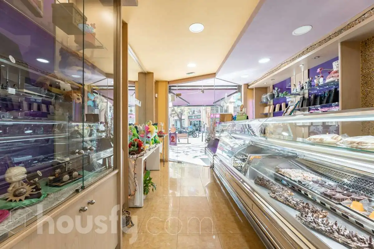 Commercial properties for sale in Barcelona  with Air Conditioner and Furnished