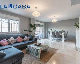Exterior view of Single-family semi-detached for sale in Carranque  with Air Conditioner, Heating and Terrace