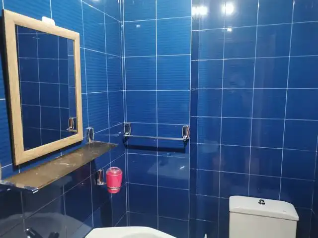 Baño de Piso de alquiler en Santiago de Compostela  con Calefacción, Amueblado y Horno