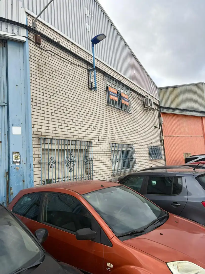 Vista exterior de Nave industrial en venta en Sevilla