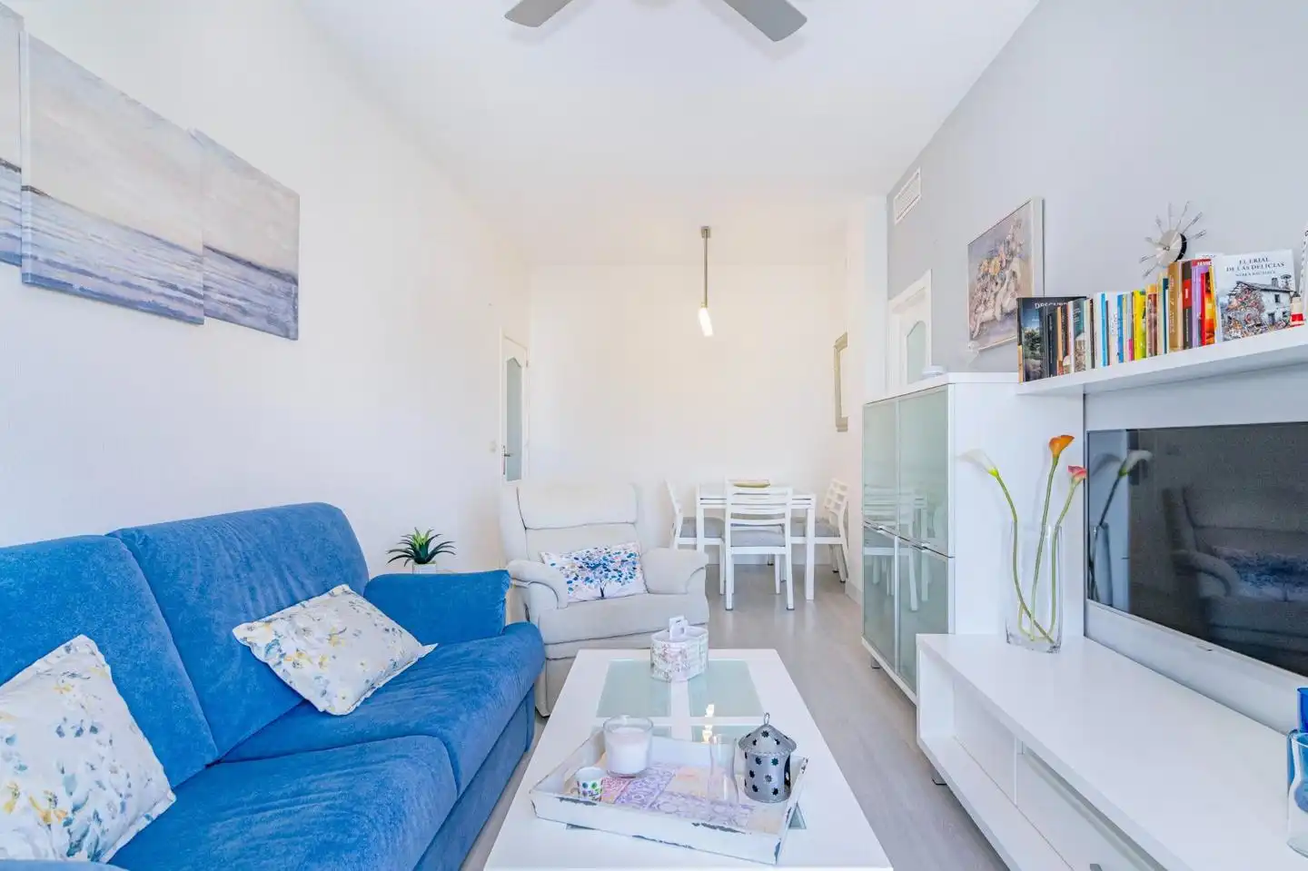 Sala de estar de Piso en venta en Motril con Terraza y Piscina comunitaria