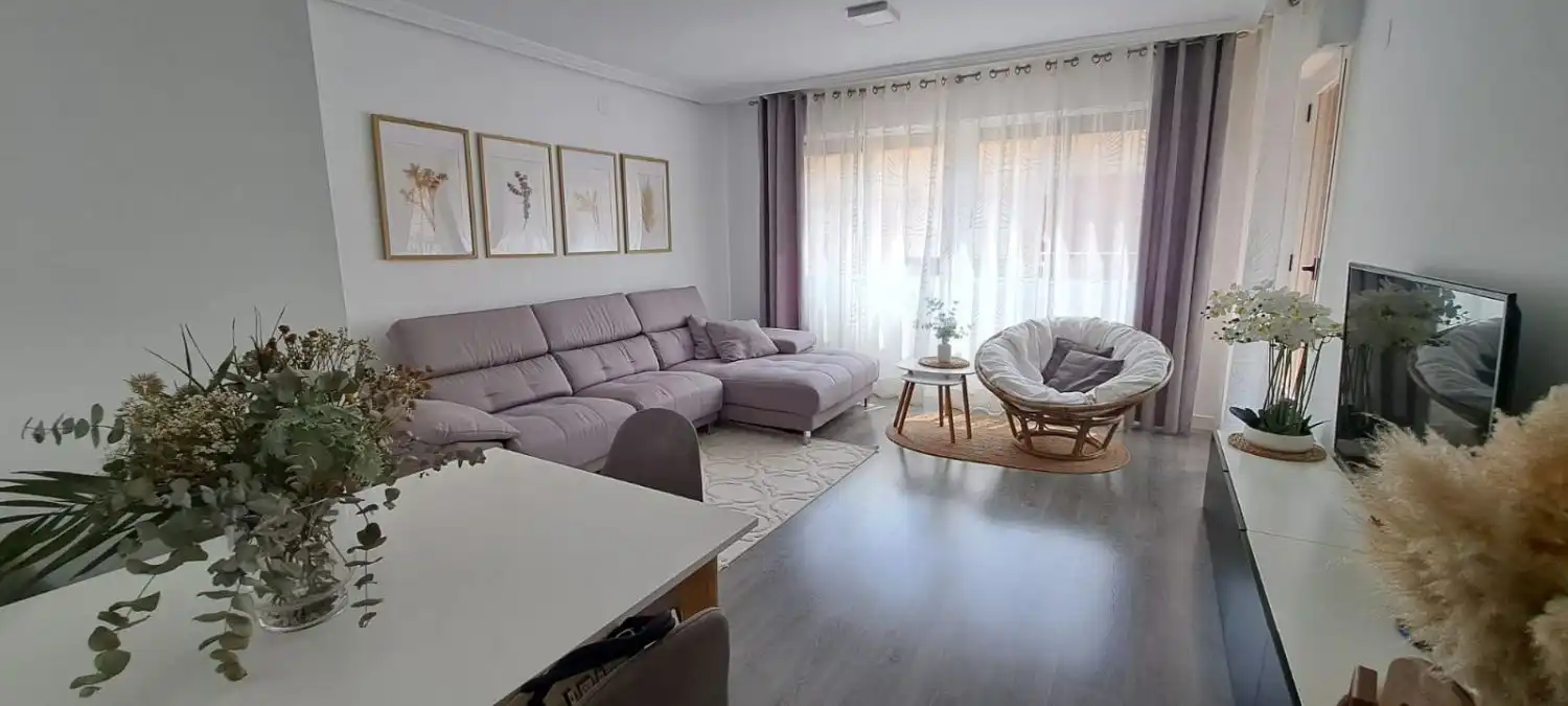 Sala de estar de Piso en venta en Castellón de la Plana / Castelló de la Plana con Aire acondicionado, Calefacción y Terraza