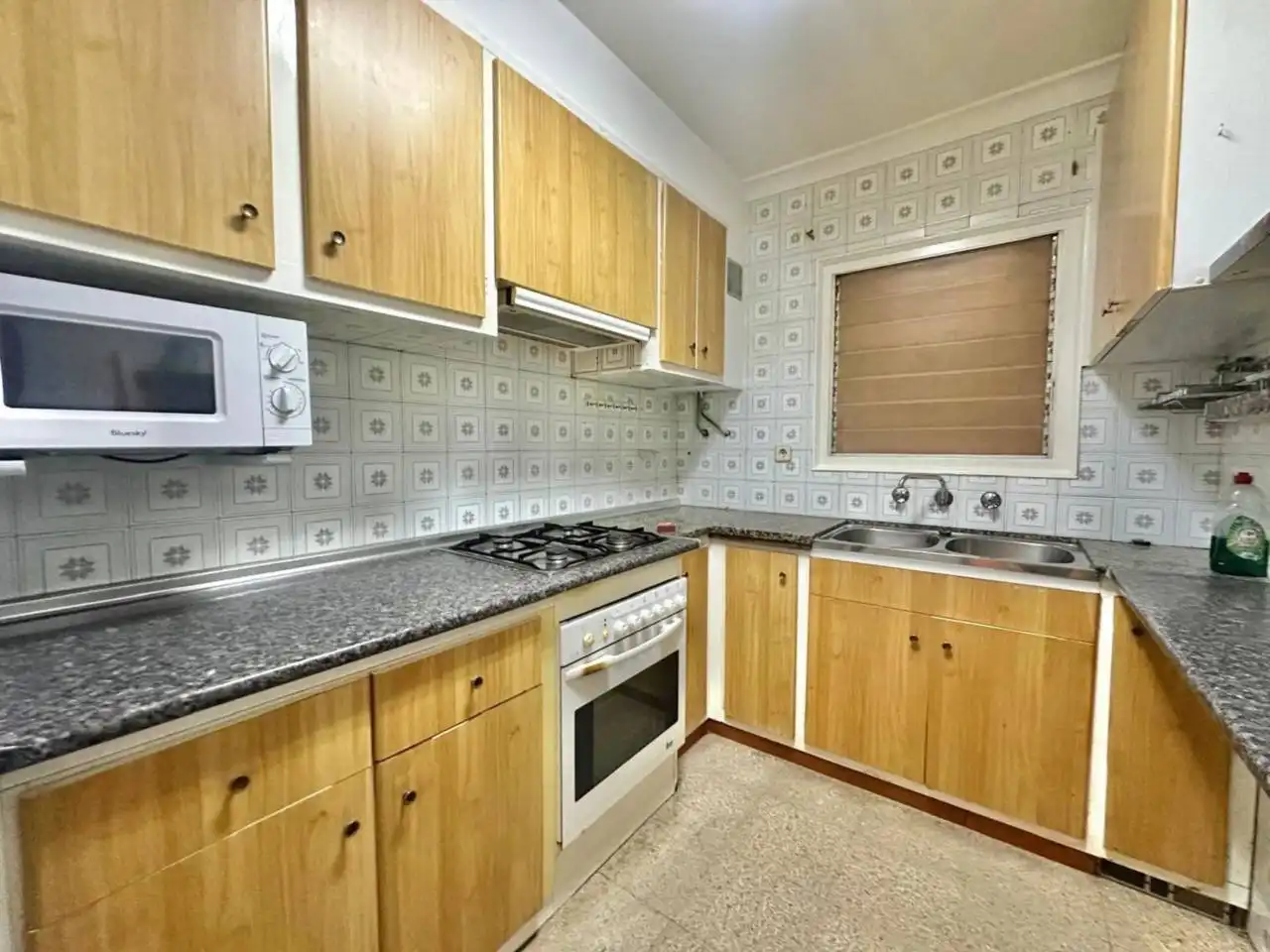 Cocina de Piso de alquiler en Girona con Calefacción, Terraza y Amueblado