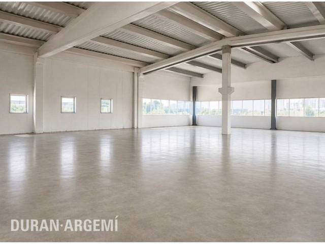Nave industrial en Alquiler en Calle SATURN en Can Parellada