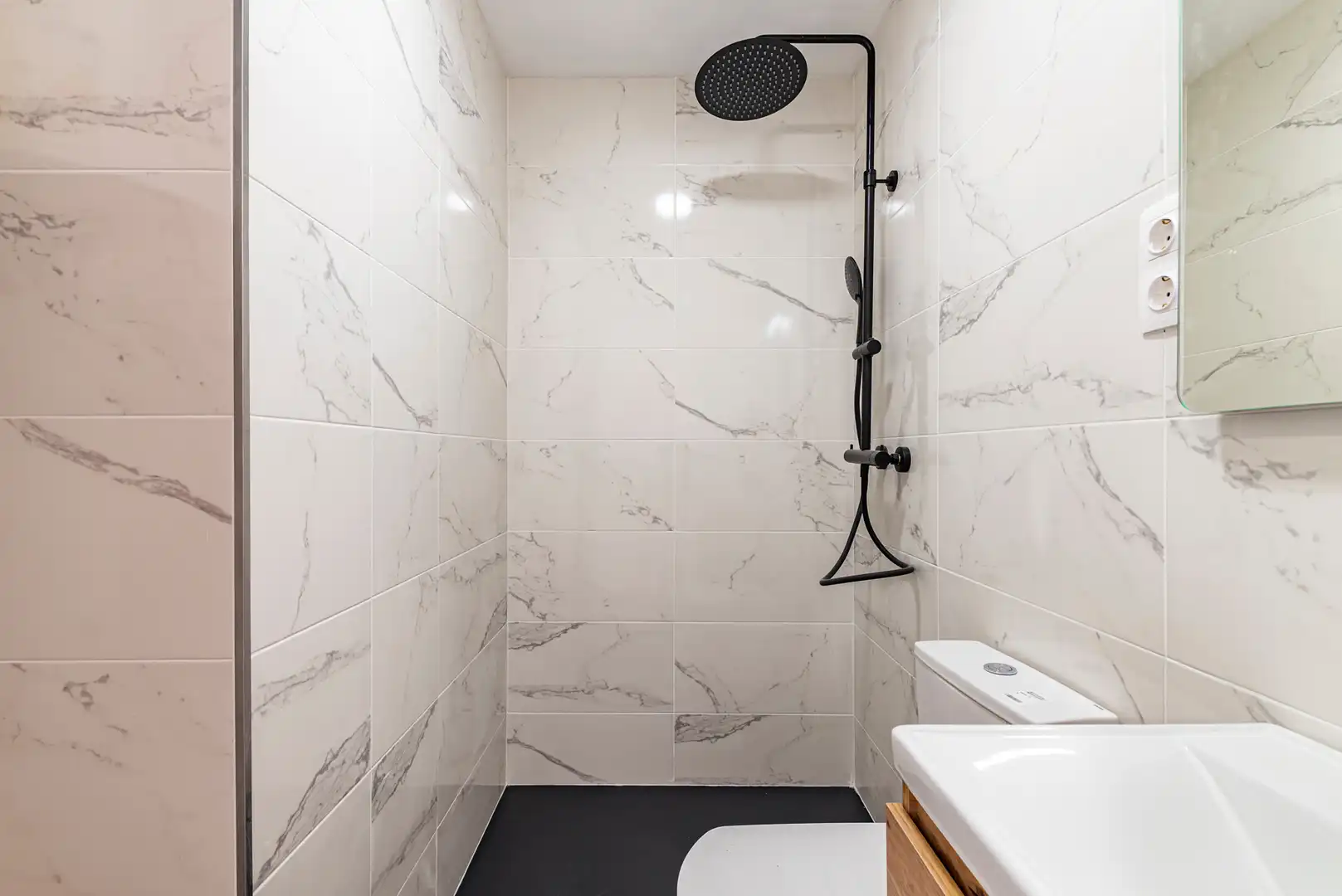 Baño de Ático en venta en Santa Coloma de Gramenet con Terraza, Horno y Balcón