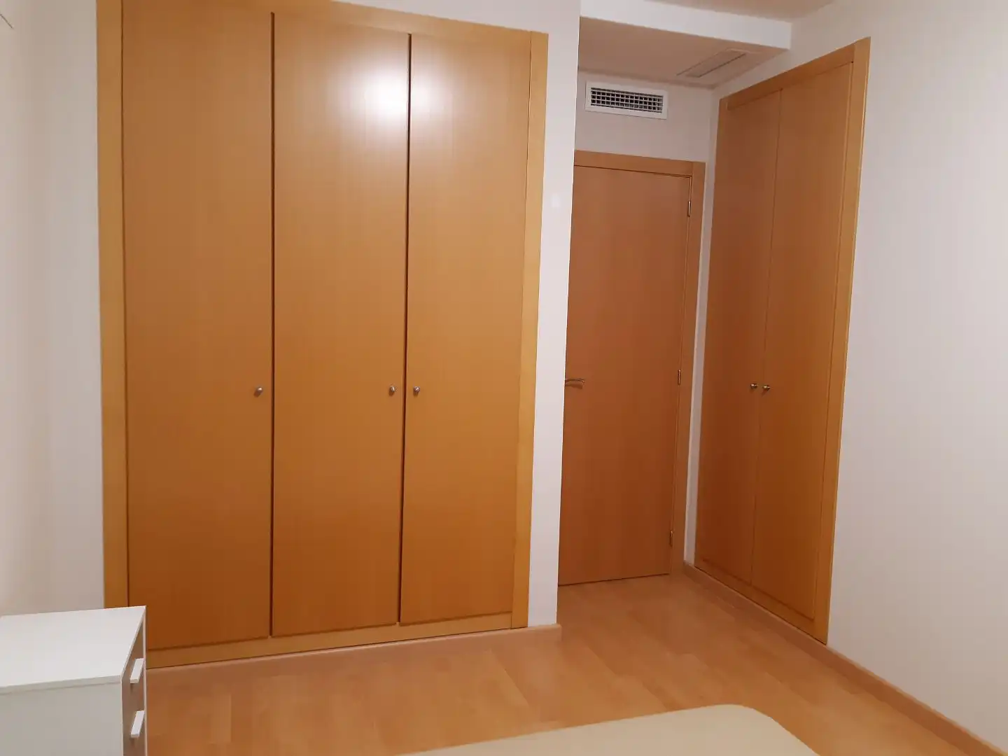 Dormitori de Pis de lloguer en La Pobla de Vallbona amb Parquet, Moblat i Forn