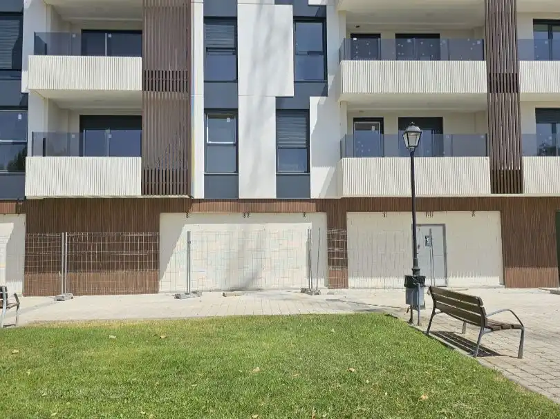 Local comercial en venta en AVENIDA MADRID 95, imagen 2