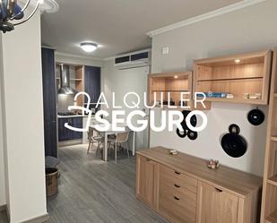 Cuina de Pis de lloguer en  Sevilla Capital amb Aire condicionat i Moblat