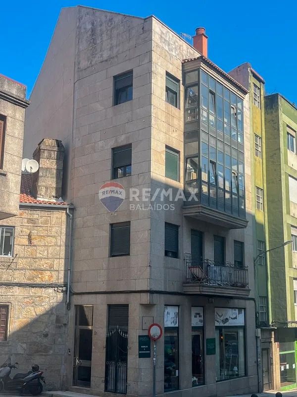 Vista exterior de Dúplex en venda en Vigo  amb Calefacció, Parquet i Traster