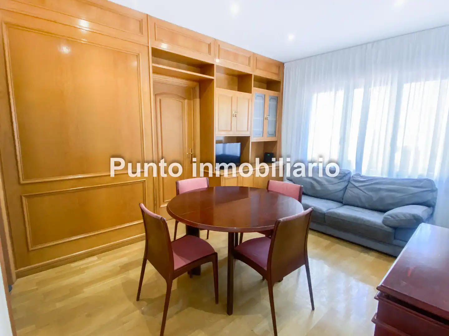 Vista exterior de Pis de lloguer en Valladolid amb Calefacció, Parquet i Moblat