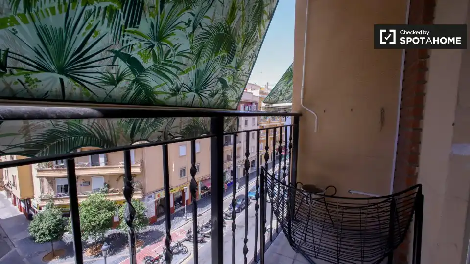 Terrassa de Pis de lloguer en Valencia amb Aire condicionat, Calefacció i Moblat
