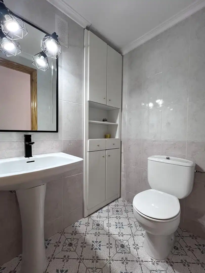 Badezimmer von Wohnung zum Verkauf in Alcoy / Alcoi mit Klimaanlage, Heizung und Terrasse
