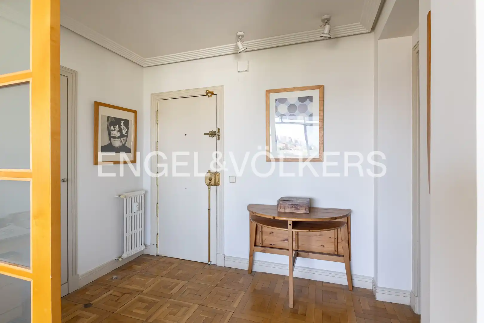Wohnung zum Verkauf in Madrid mit Klimaanlage, Heizung und Privatgarten