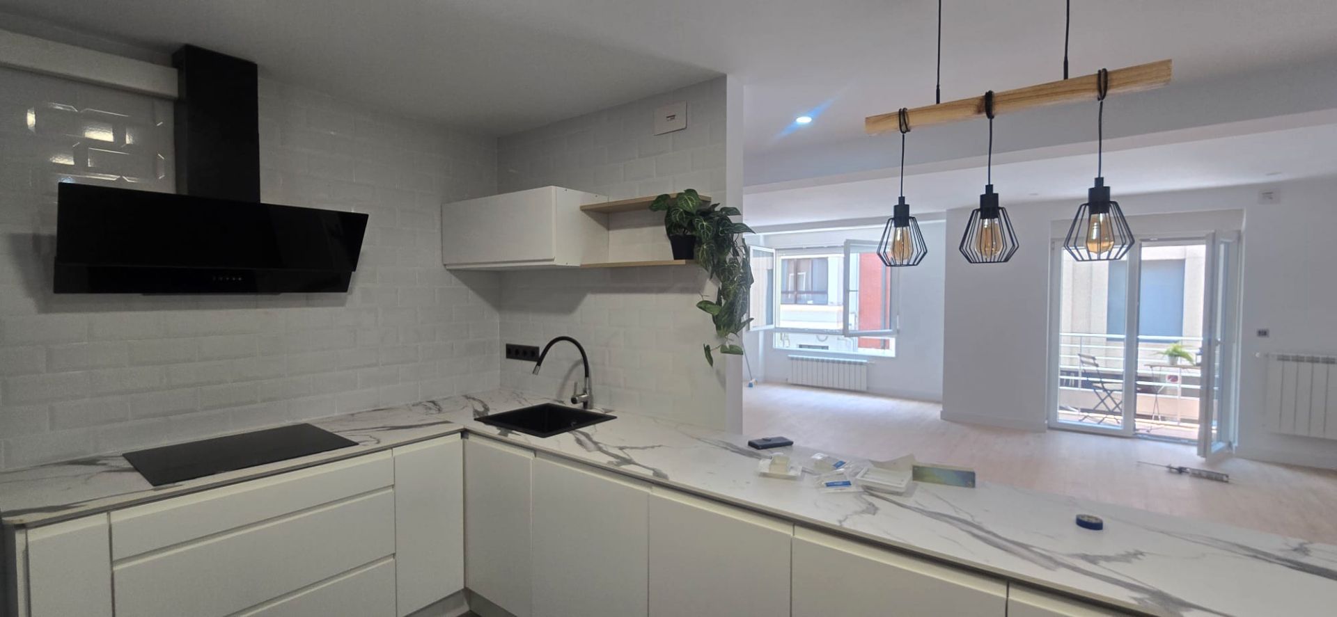 Cuina de Pis en venda en León Capital  amb Calefacció, Parquet i Terrassa