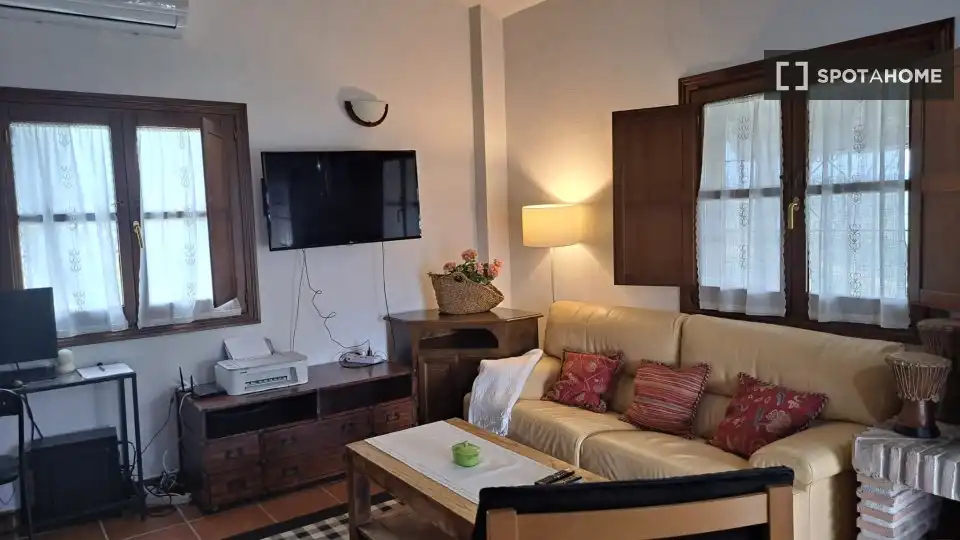 Room in Alozaina