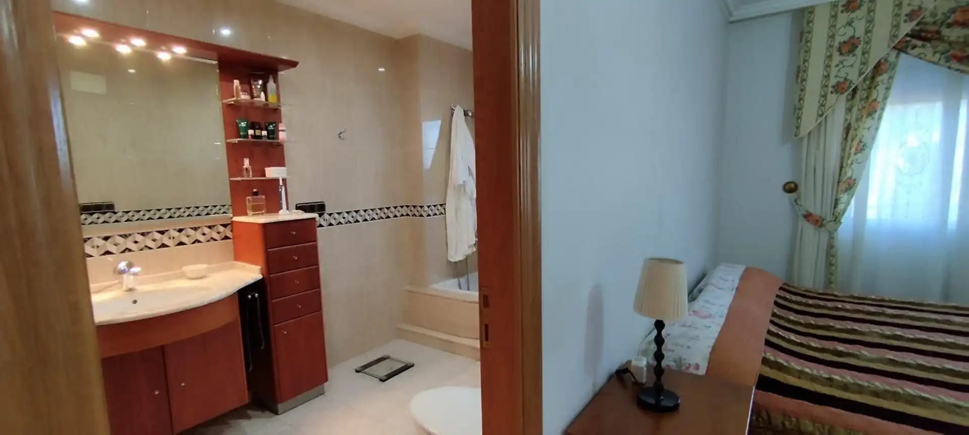 Bathroom of Houses for sale in Elche / Elx  with Air Conditioner, Private garden and Terrace