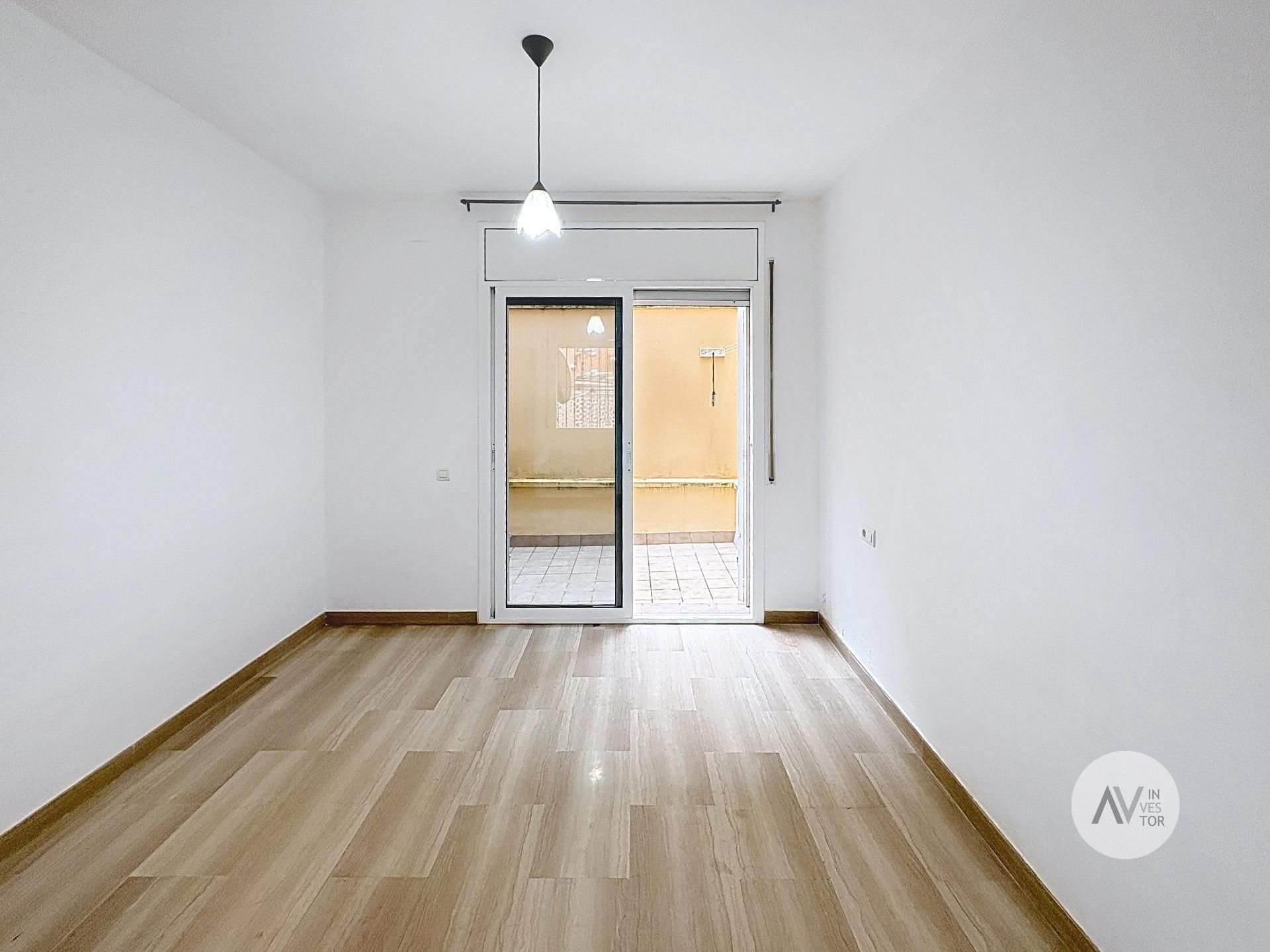 Planta baja for sale in Cornellà de Llobregat  with Air Conditioner and Terrace