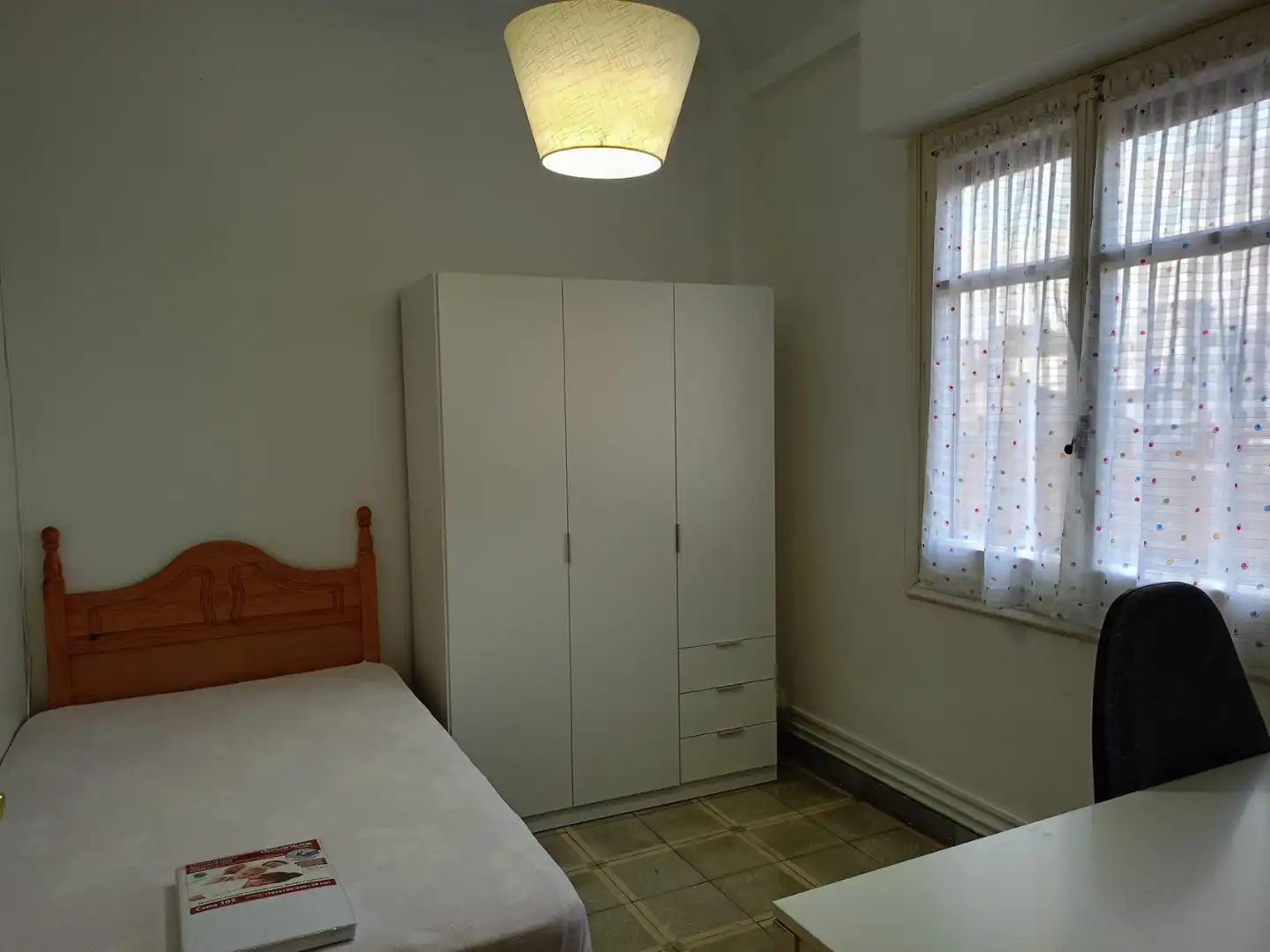 Habitación de Piso de alquiler en Zaragoza con Calefacción, Amueblado y Horno