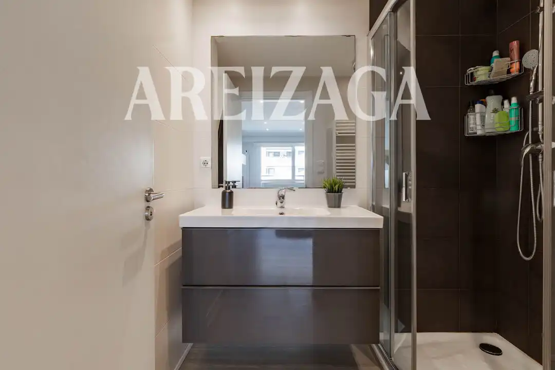 Baño de Piso en venta en Donostia - San Sebastián  con Aire acondicionado, Calefacción y Terraza