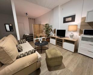 Sala d'estar de Apartament de lloguer en  Sevilla Capital amb Aire condicionat, Moblat i Rentadora