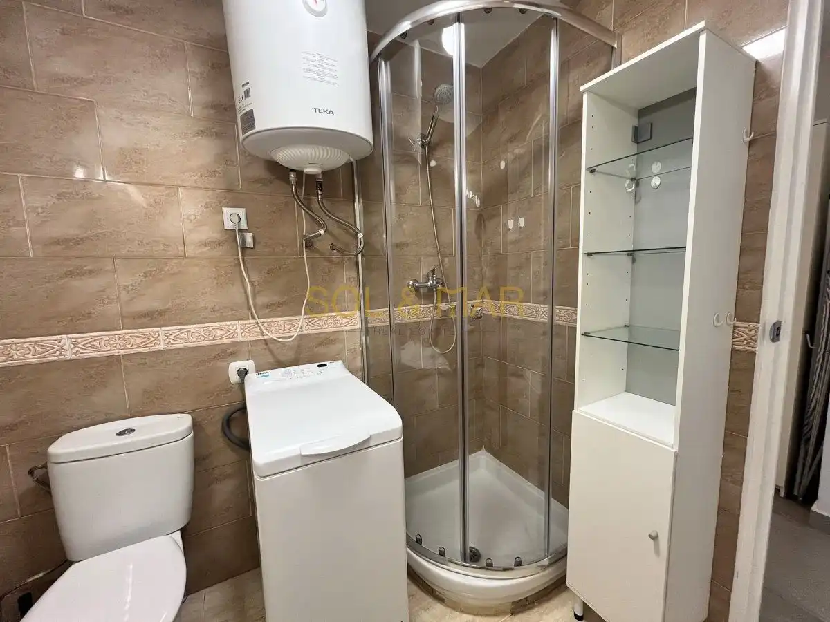 Badezimmer von Wohnung zur Miete in Torremolinos mit Klimaanlage und Abstellraum