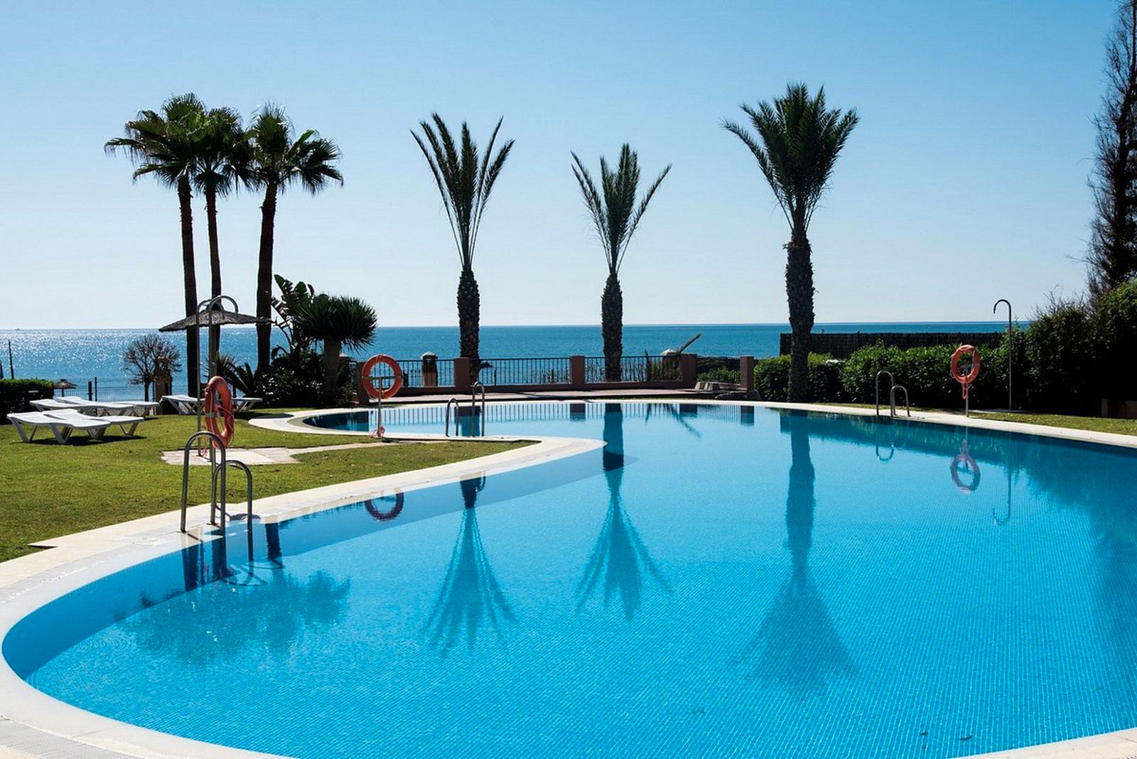 Swimming pool of Flat for sale in Manilva  with Community pool