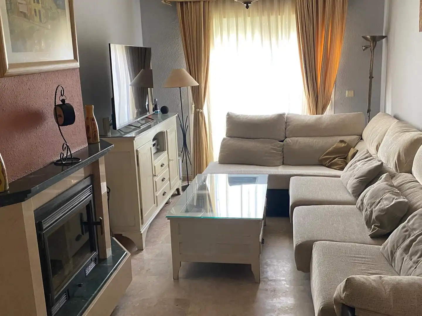 Sala de estar de Casa adosada en venta en Castilleja de Guzmán con Aire acondicionado, Terraza y Piscina