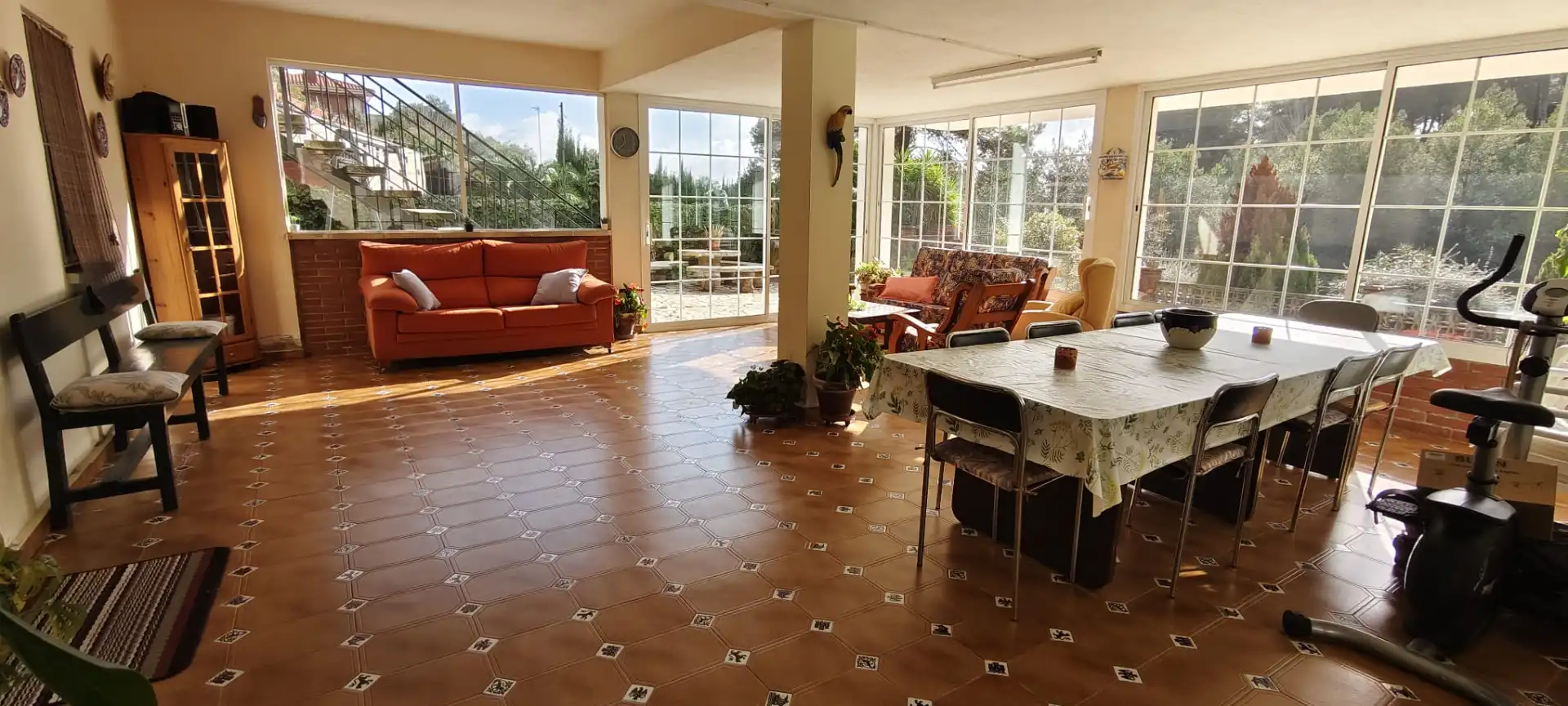 Sala d'estar de Casa o xalet en venda en Cervelló amb Jardí privat, Terrassa i Piscina