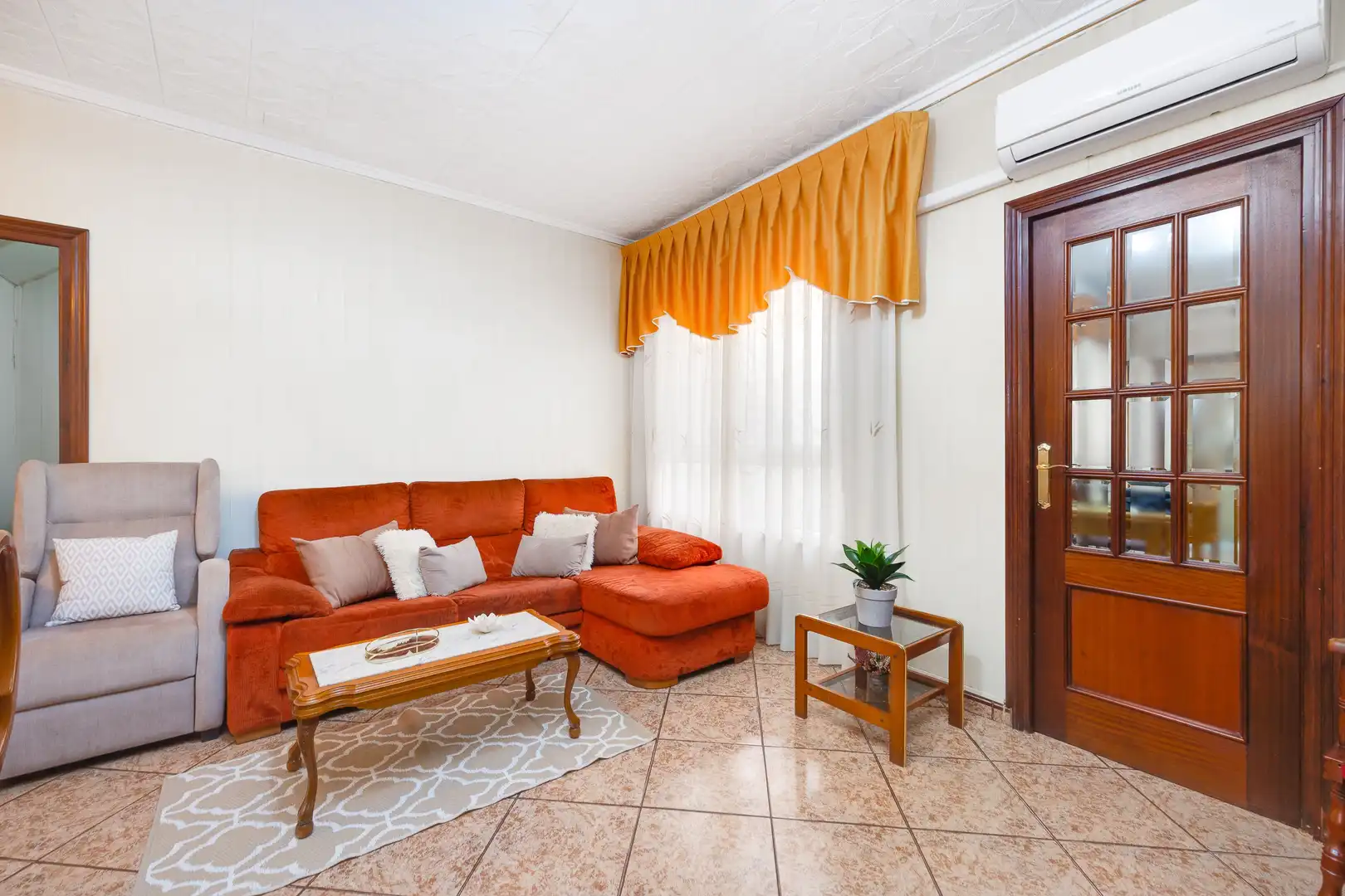 Sala d'estar de Pis en venda en Torrevieja amb Aire condicionat, Terrassa i Moblat