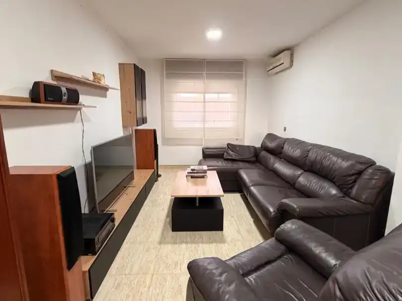 Sala d'estar de Dúplex per a compartir en Almería amb Aire condicionat, Moblat i Balcó
