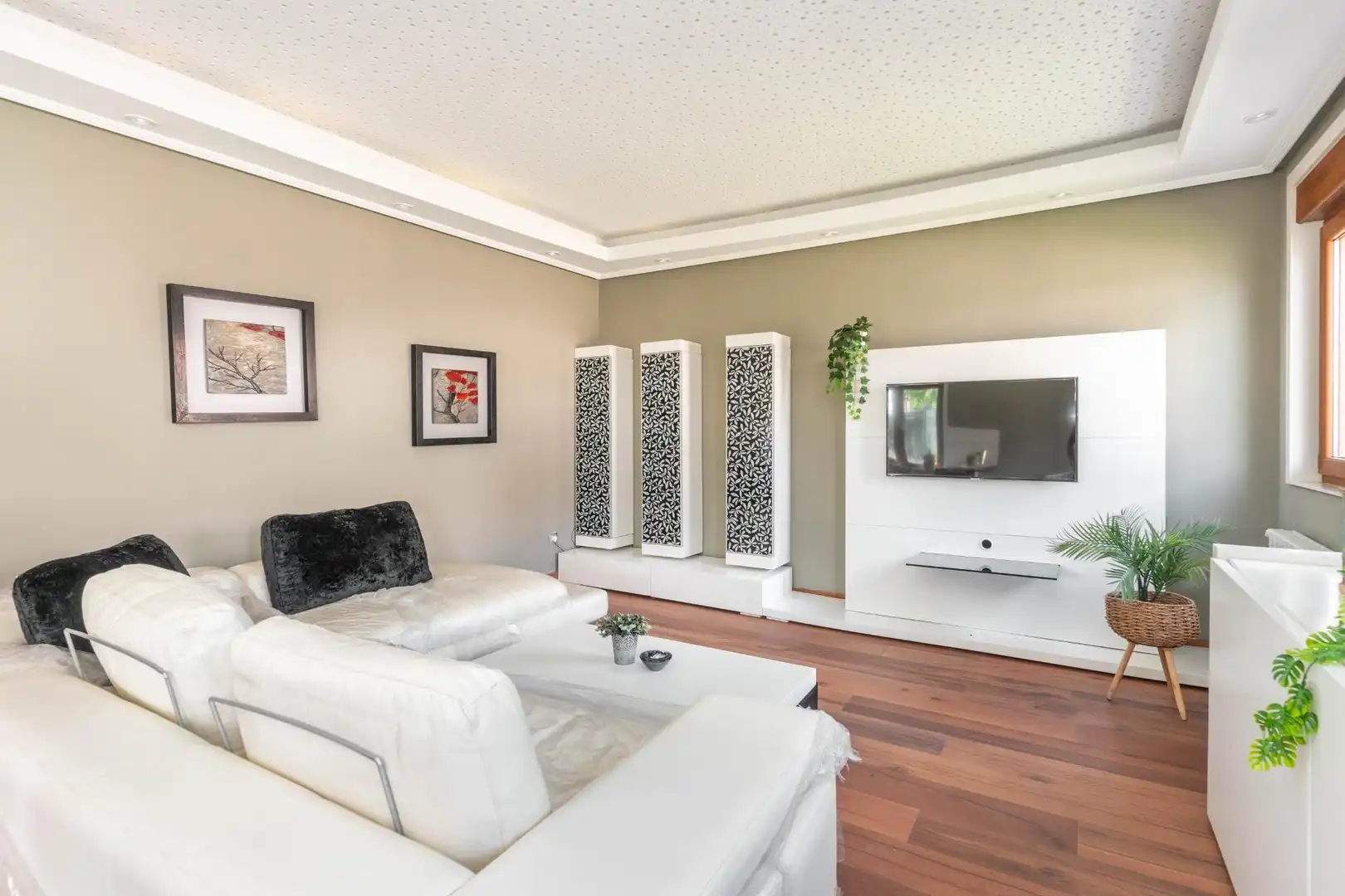 Sala d'estar de Casa o xalet en venda en Bimenes amb Calefacció, Jardí privat i Terrassa
