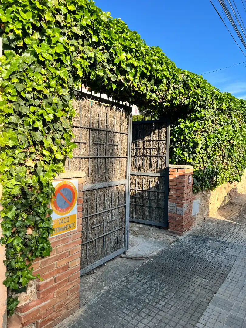 Vista exterior de Casa adosada en venda en Torredembarra amb Aire condicionat, Jardí privat i Terrassa