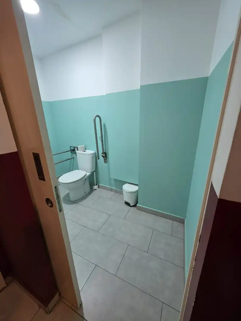 Business premises for transfer in Carrer Font de la Via 1, imagen 9