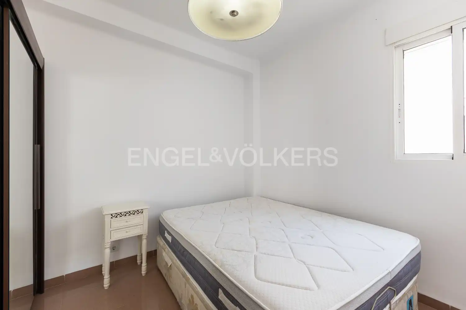 Schlafzimmer von Dachboden zur Miete in Valencia mit Heizung, Terrasse und Abstellraum