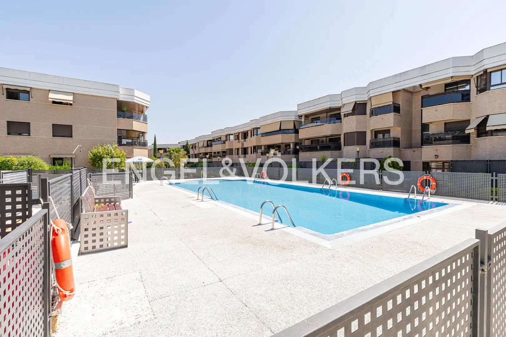 Piscina de Pis de lloguer en Las Rozas de Madrid amb Aire condicionat, Calefacció i Jardí privat