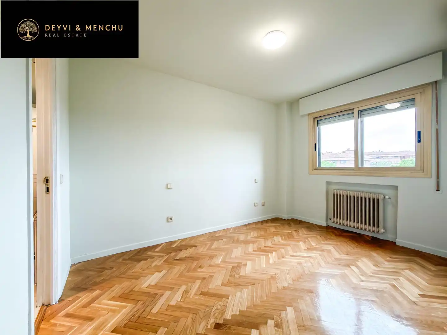 Habitación de Ático de alquiler en Pozuelo de Alarcón con Aire acondicionado, Jardín privado y Parquet