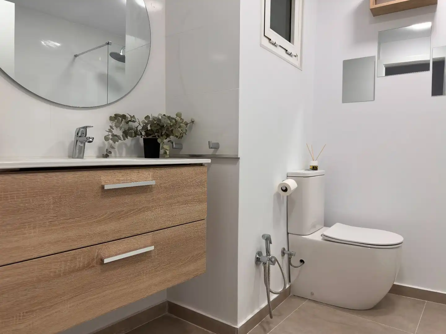 Badezimmer von Wohnung zum Verkauf in Albaida mit Heizung, Abstellraum und Möbliert